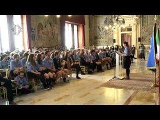 Tải video: Roma - Montecitorio a Porte Aperte Boldrini incontra gli scout dell’Agesci (15.04.15)