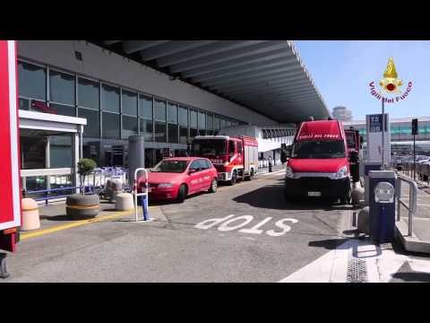 Roma - Incendio all'aeroporto di Fiumicino -1- (07.05.15)