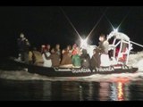 Porto Empedocle - 317 migranti tratti in salvo dalla Guardia di Finanza (06.05.15)