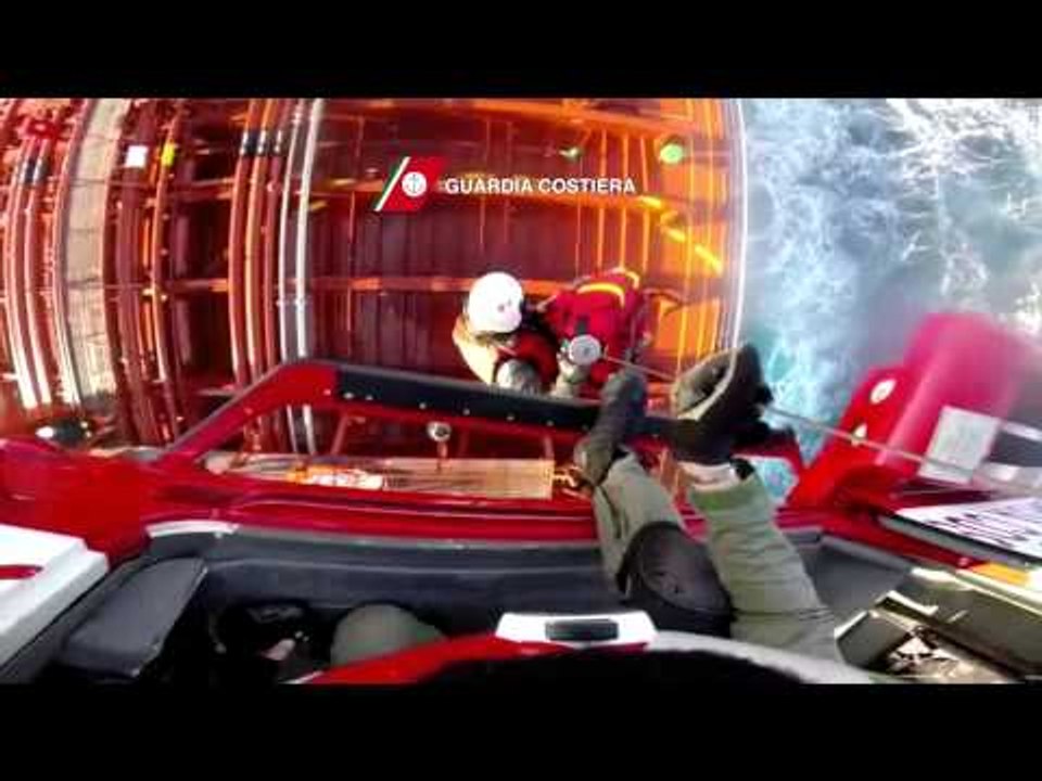 Guardia Costiera - Soccorso in mare (23.04.15)