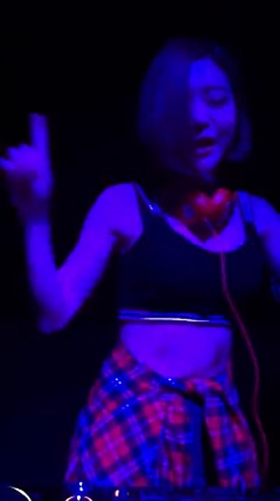 មេីលDjរាំម្តងមេីល មិចដែរ!