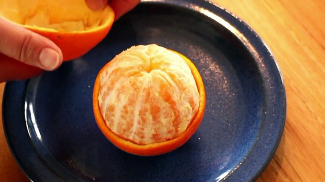 Orange to go - How to peel an orange in an easy way