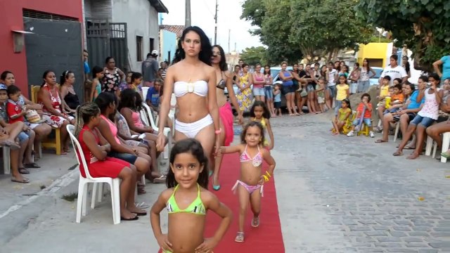 FORMATTO CONFECÇÕES LANÇAMENTO DE VERÃO 2013 MODA PRAIA (DESFILE).