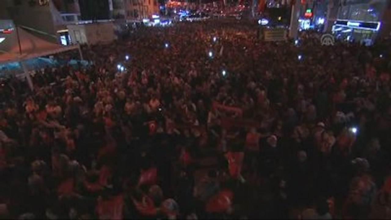 Davutoğlu: "Eski Türkiye Partilerinden Hiç Kimseye Fayda Gelmez"