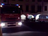 Camion dei vigili del fuoco e ambulanza