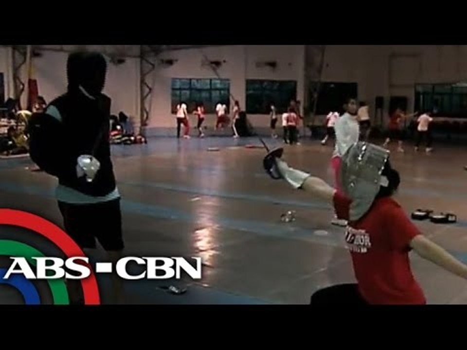 Richard Gomez's daughter tries fencing