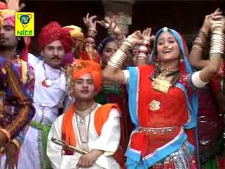 केसरियो हज़ारी गुल रो फूल - दो दो चुड़ला पेरती ( राजस्थानी )