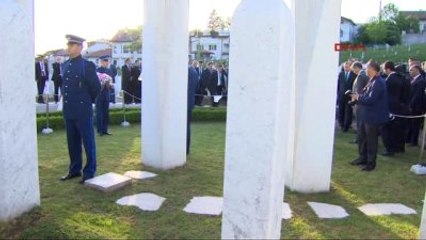 Cumhurbaşkanı Erdoğan, Kovaçi Şehitliği'ni Ziyaret Etti