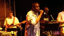 September - Live HD (Philip Bailey / Earth Wind & Fire)