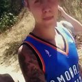 Justin Bieber with fans at Runyon Canyon park in Califórnia (May 20)