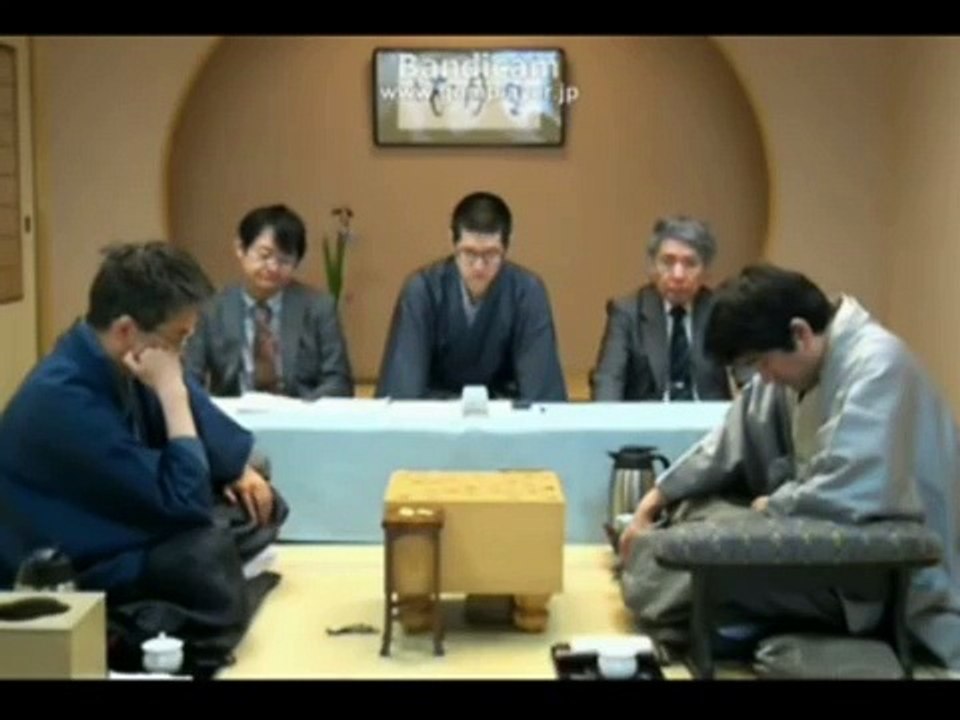 【将棋】森内俊之、めずらしく寝ていると、羽生善治のせき払いにビクッとする。