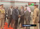 Uhuru Kenyatta welcoming President Kibaki at JKIA