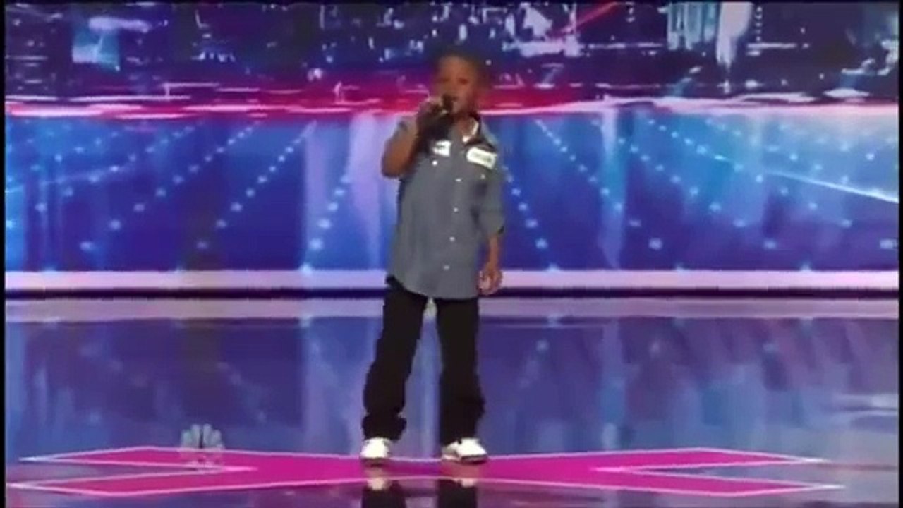 بكاء طفل ذو سبع سنوات في برنامج America's got talent مترجم للعربية