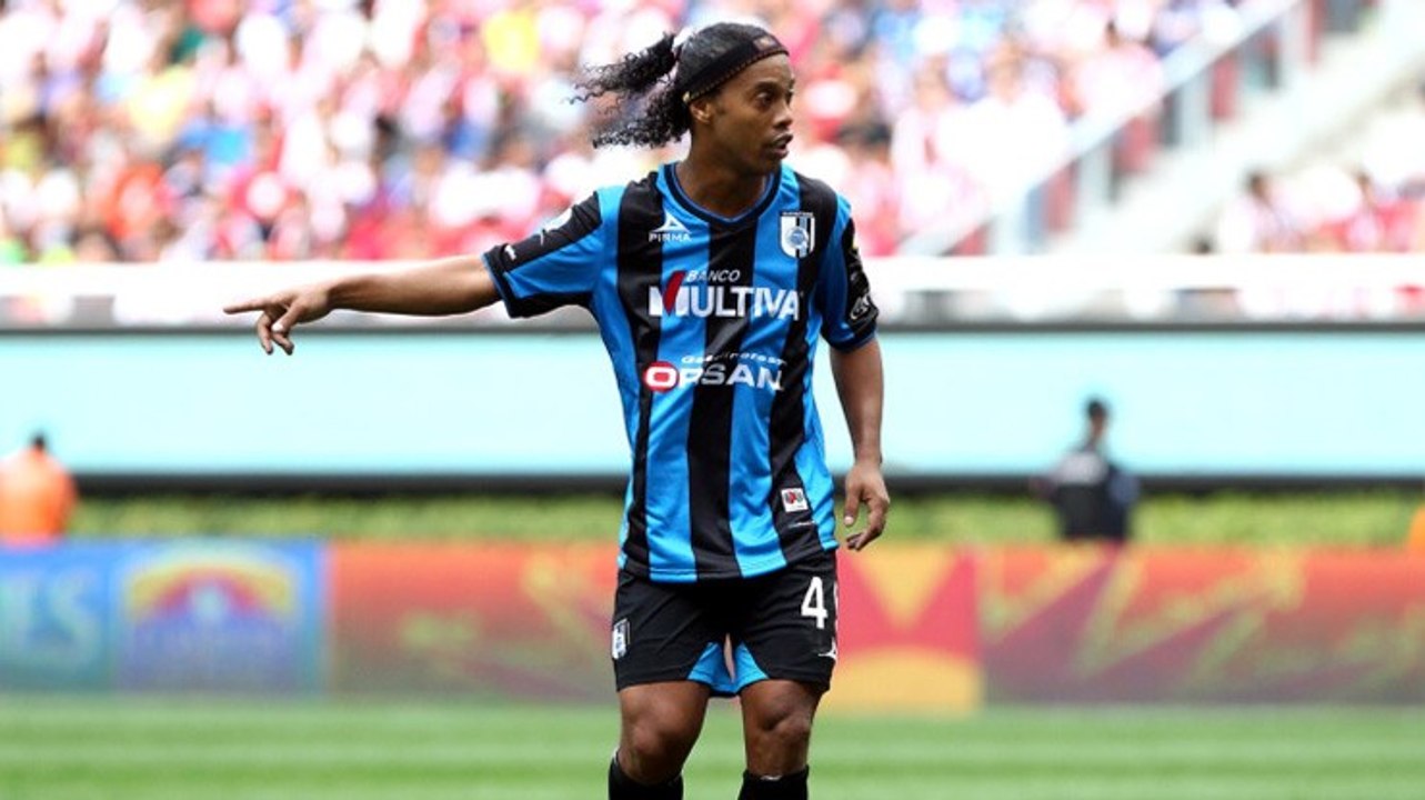 Ronaldinho'dan şaşkına çeviren pas!