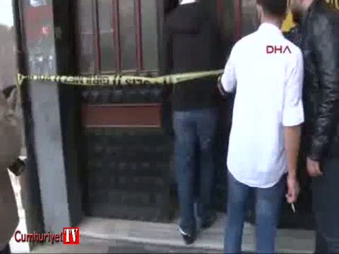 Duvarı delip kuyumcu soydular