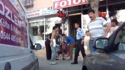 Gençler Arasında 'Yan Bakma' Kavgası: 6 Kişi Bıçakla Yaralandı