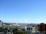 Formacion y movimiento de Nubes Cumulus Nimbus en horizonte de Montevideo