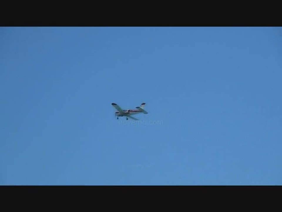Belle plage : Bruit des vagues Avion qui passe près de la plage