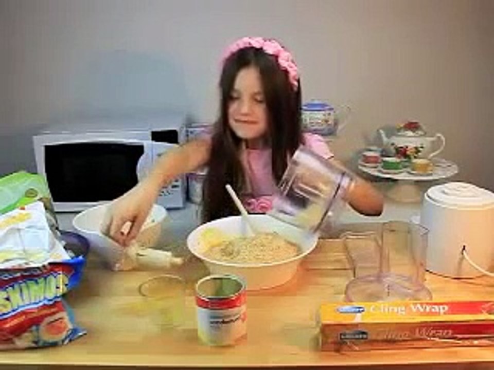 NZ LOLLY CAKE!  Candy Cake Make a great NO BAKE easter treat that is super easy and yummy!