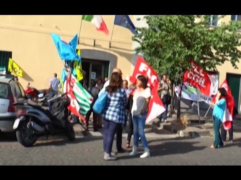 Napoli - I precari contro la Riforma della Scuola (20.05.15)