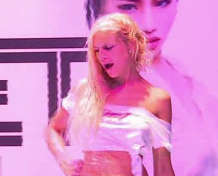 Les Marseillais : Adixia et son tee-shirt mouillé