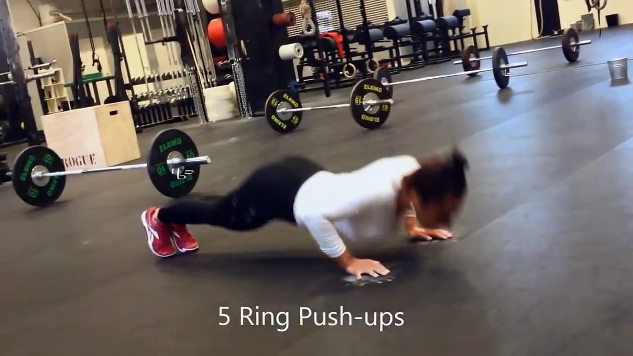 AMAZING, 17 year old-girl performing movements most guys can't do