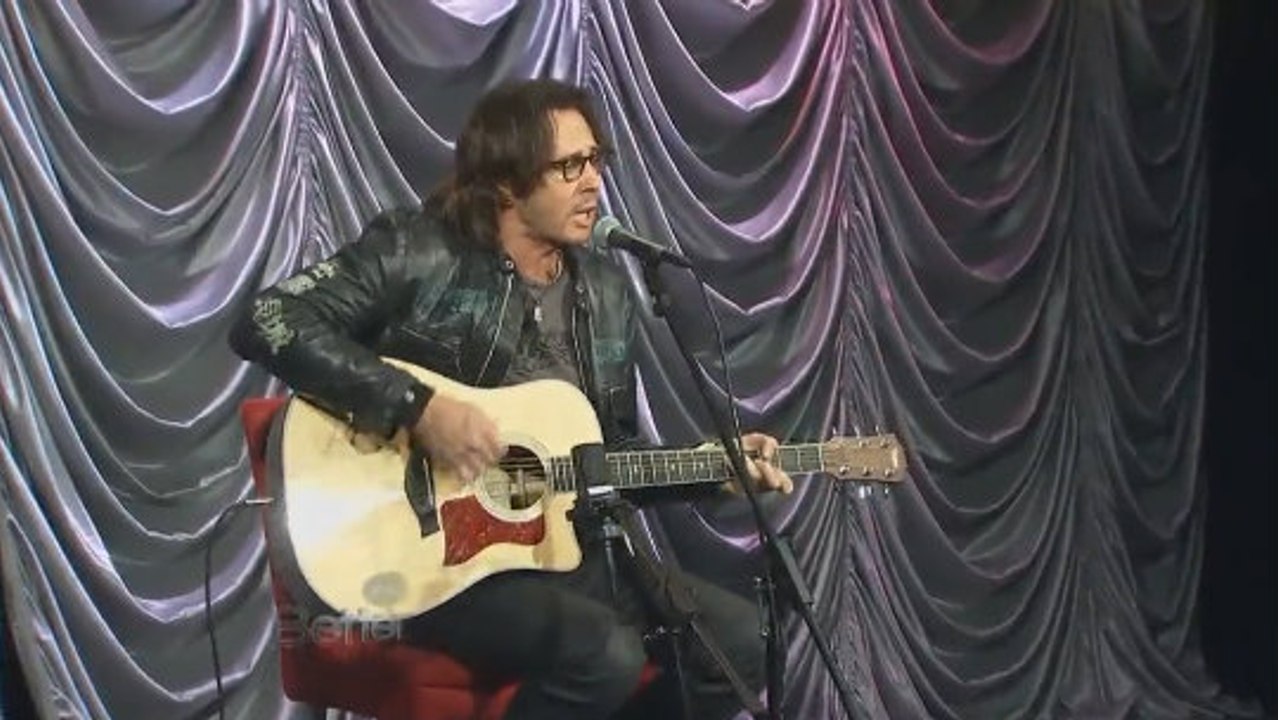Rick Springfield Performs "I Hate Myself"