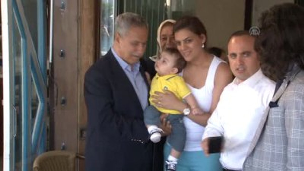Arınç, Kordon Boyunda Vatandaşlarla Sohbet Etti
