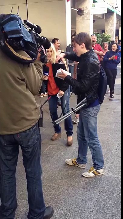 First person to buy iPhone 6 in Perth drops it on live TV when pressured by reporters.