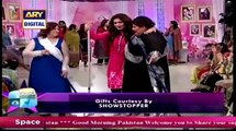 Nida Yasir Ne Audience Me Se 2 Aurtein Utha Kar Unse Jadhu K Zariye Cheap Dance Karwa Dala