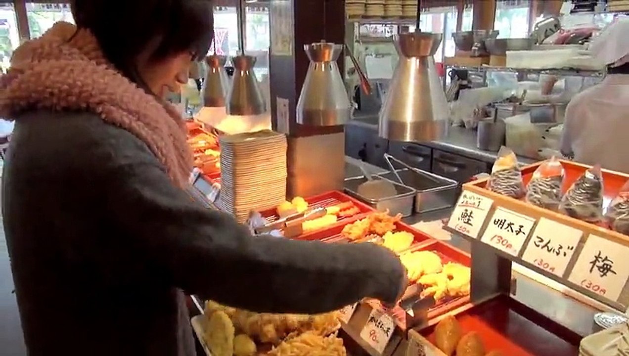 Cette japonais a un petit, moyen, grand, énorme, gigantesque, incommensurable, ... appétit ! Bluffant !