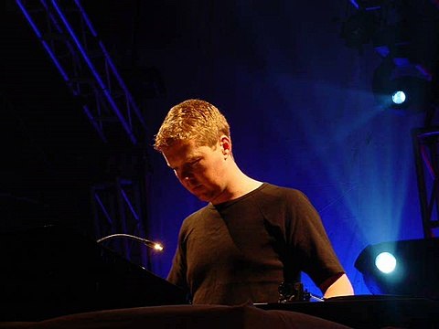 John Digweed Kiss 100, 09-30-2000, Club Code, Tokyo, Japan