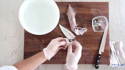 How to Clean Squid