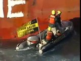 Greenpeace activists give coal export ships a paint job