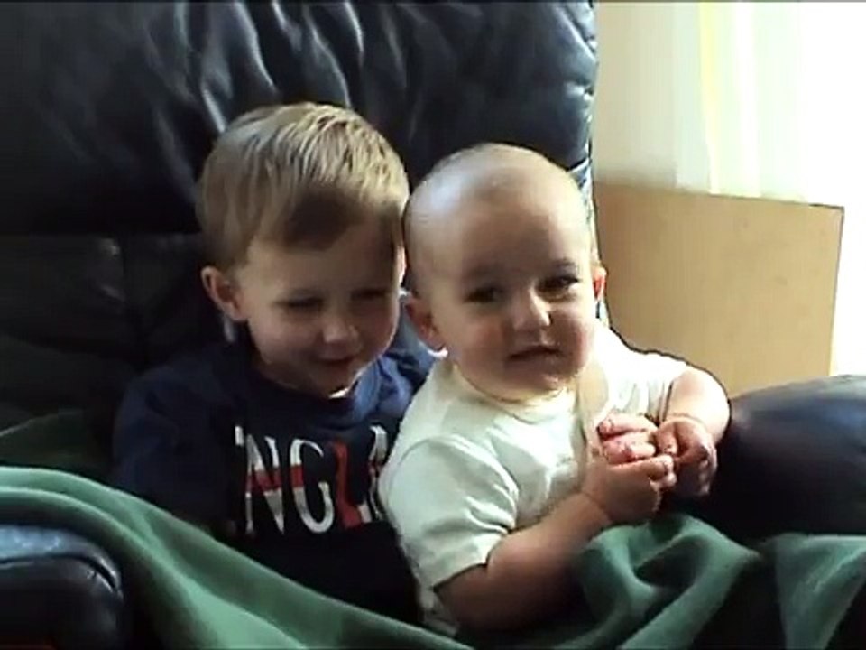 Charlie bit my finger - again very Funny