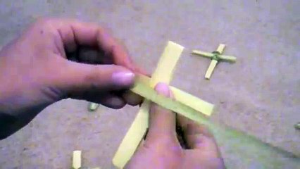 How to make a palm cross