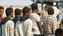 Italian navy carries 900 illegal migrants to Sicily