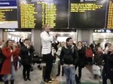 Flash mob Stockholms Centralstation med Gabriel Forss, 2009-11-14, Radiotjänst