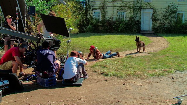 Tomorrowland - A World Beyond - Exclusive Interview with Britt Robertson, Raffey Cassidy & Damon Lindelof