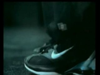 Woman break dancer pub Nike