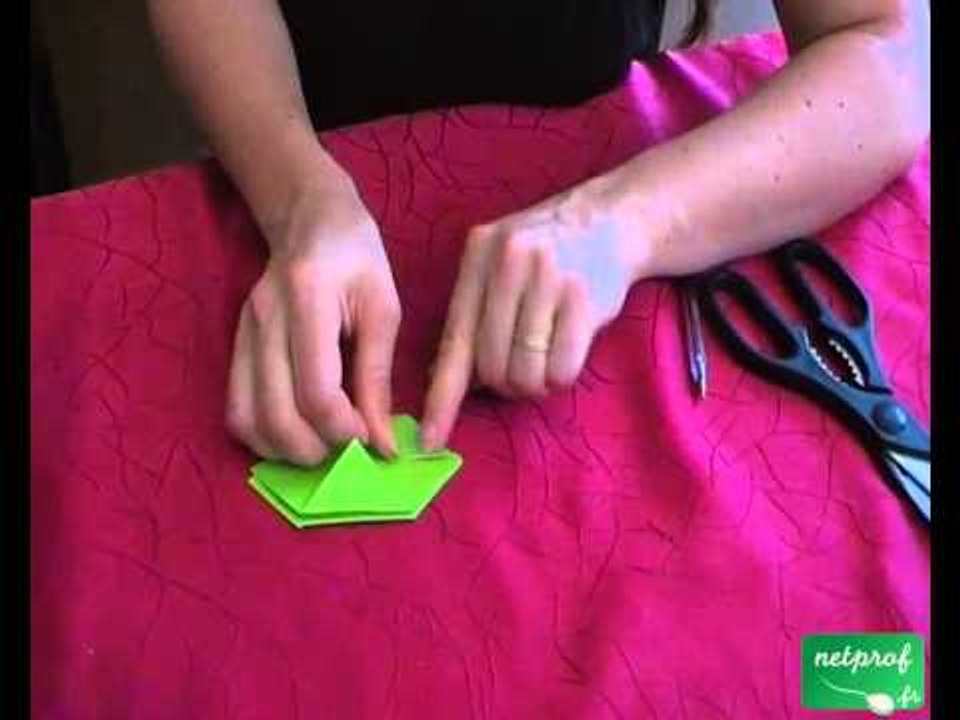 Fabrication d'un trèfle à 4 feuilles suivant l'art de l'origami - Vidéo  Dailymotion