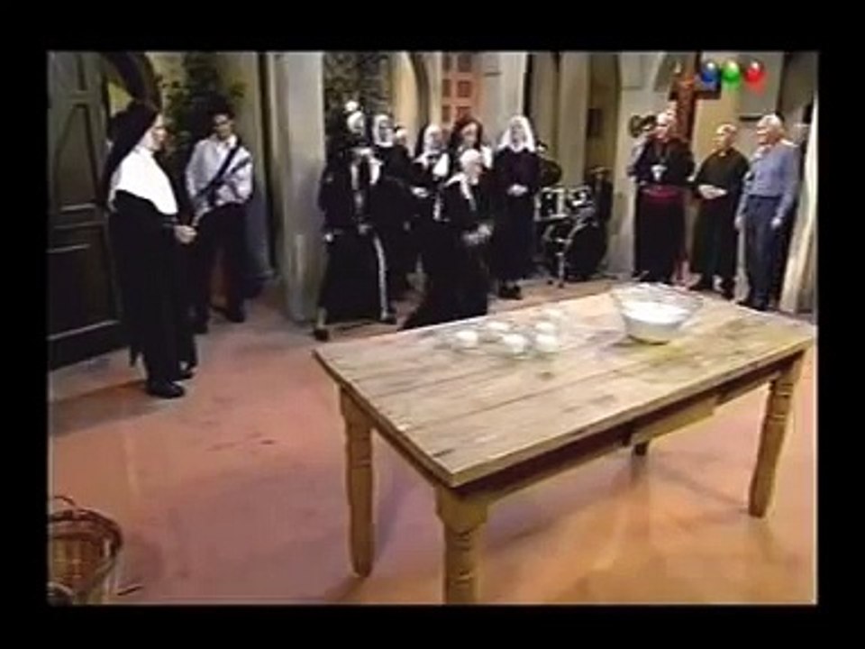 Moni, Paola y María Elena monjas: Yo quiero mi pedazo! - Casados con Hijos