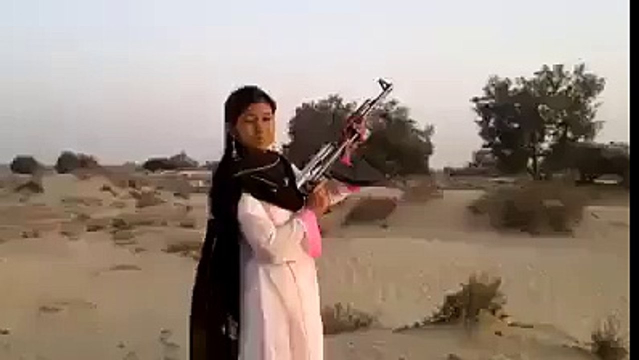 واہ اس لڑکی کی فائرنگ کی انتہا دیکھو دیکھو انتہا کی فائرنگ کی لڑکی اس واہ