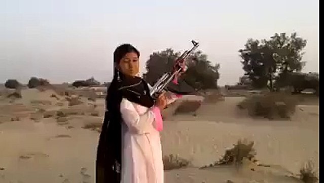 واہ اس لڑکی کی فائرنگ کی انتہا دیکھو دیکھو انتہا کی فائرنگ کی لڑکی اس واہ