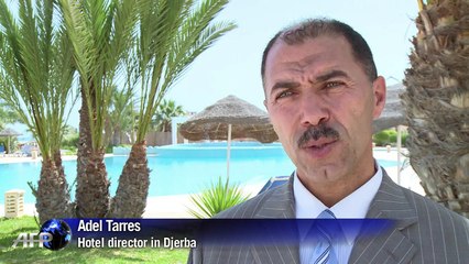 Tunisia's sunbeds and souks empty after museum attack