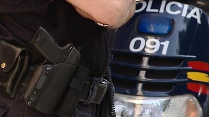 Un hombre atropella a su expareja delante de la comisaría de Policía tras denunciarle por maltrato