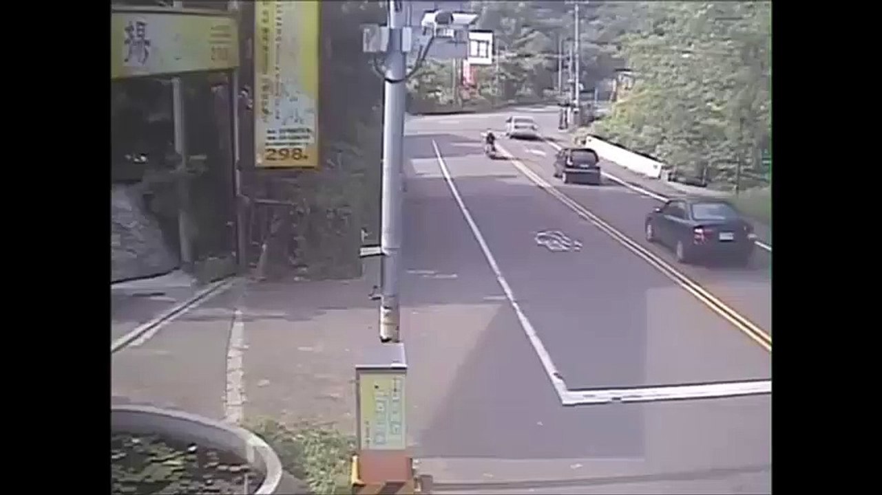 2 Scooters, 1 Car