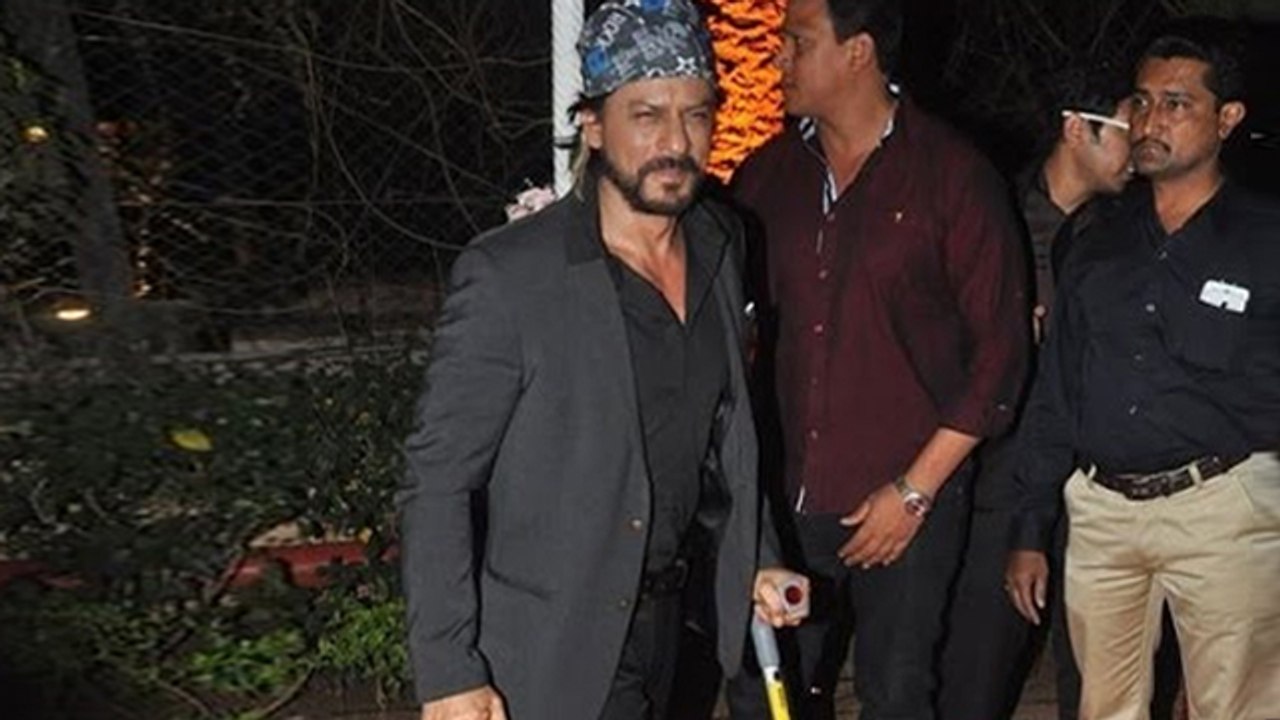 Shahrukh Khan Has A Knee Surgery