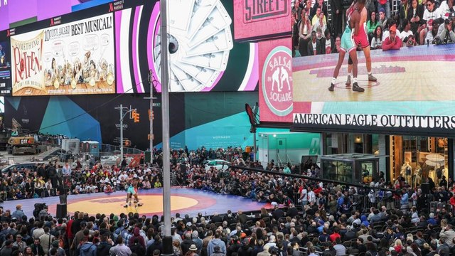 Times Meydanı'nda güreş festivali