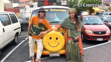 Conoce a los dos viajeros que recorren Sudamérica en una vieja combi
